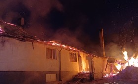 Gospodărie din comuna Negrilești distrusă de incendiu